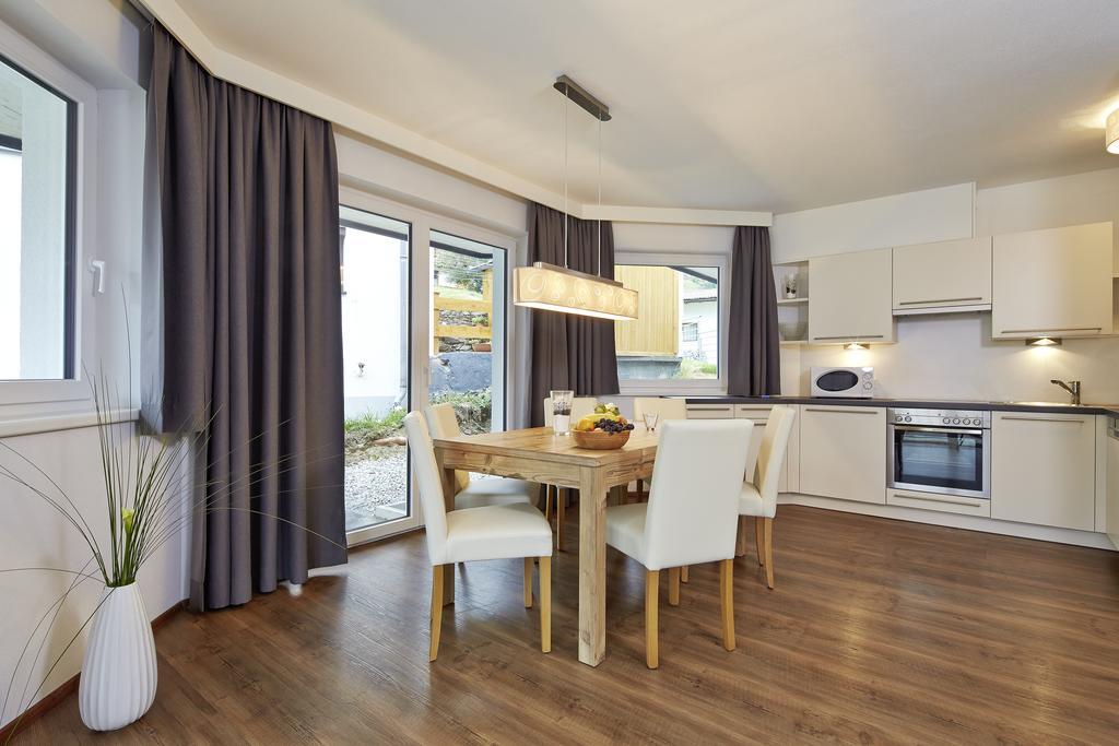 Alpendiamond Ski In & Bike Out Apartments Top 200, 400 & Penthouse 600 Solden Room photo
