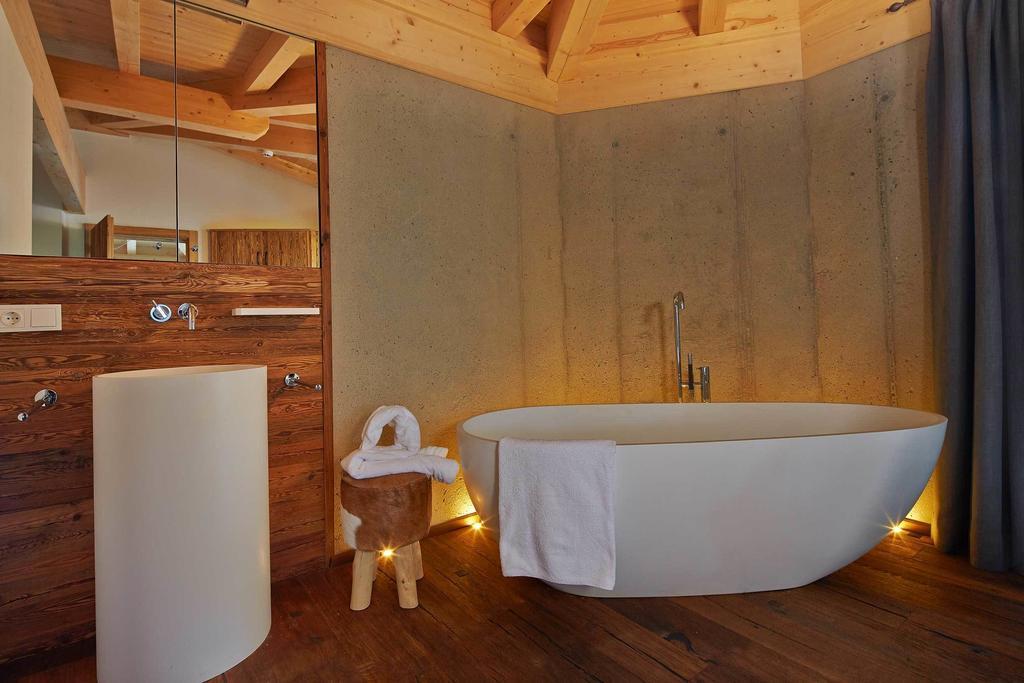 Alpendiamond Ski In & Bike Out Apartments Top 200, 400 & Penthouse 600 Solden Room photo
